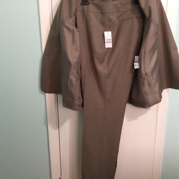 Nine West - Women’s Pants Suit - Picture 2 of 6